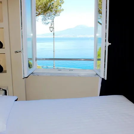 Astoria Hotell 3*