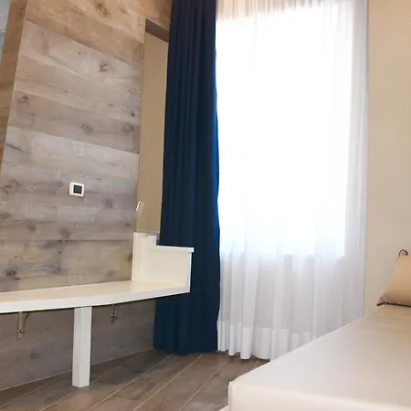 מלון Astoria 3*